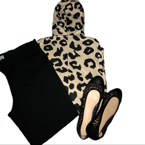 LuLaRoe Sweaters - Lularoe Mackenzie Hoodie 🐆